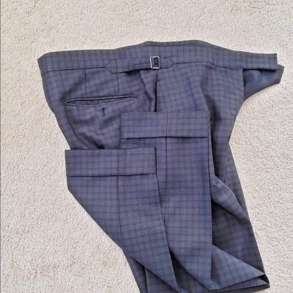 TOM FORD SUIT - Picture 6 of 12